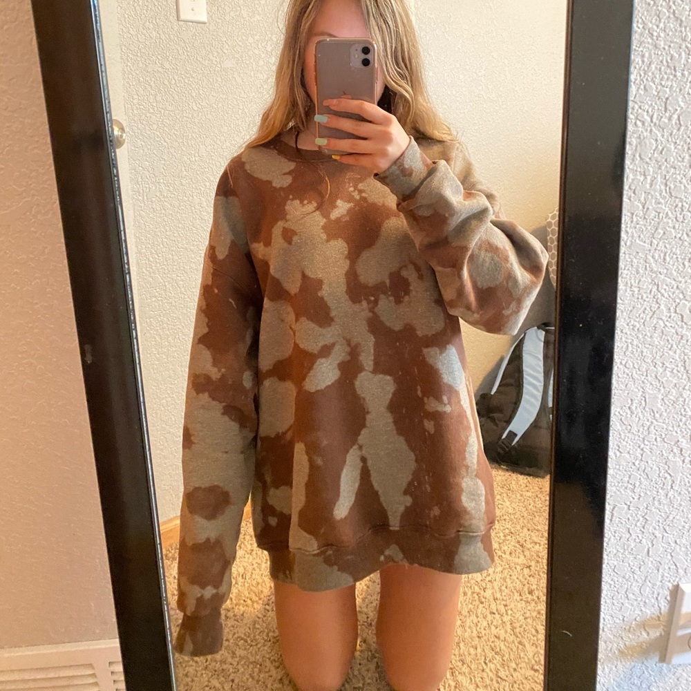 Bleached crew neck